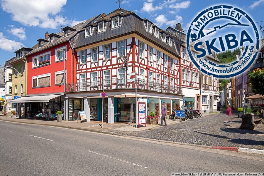 1a-Lage am Marktplatz: Ladenlokal oder Gastronomie direkt im Zentrum von Adenau - Ladenlokal im Zentrum von Adenau