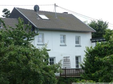 Ruhig gelegenes Eifelhaus mit Garten und Garage, 53520 Winnerath, Einfamilienhaus