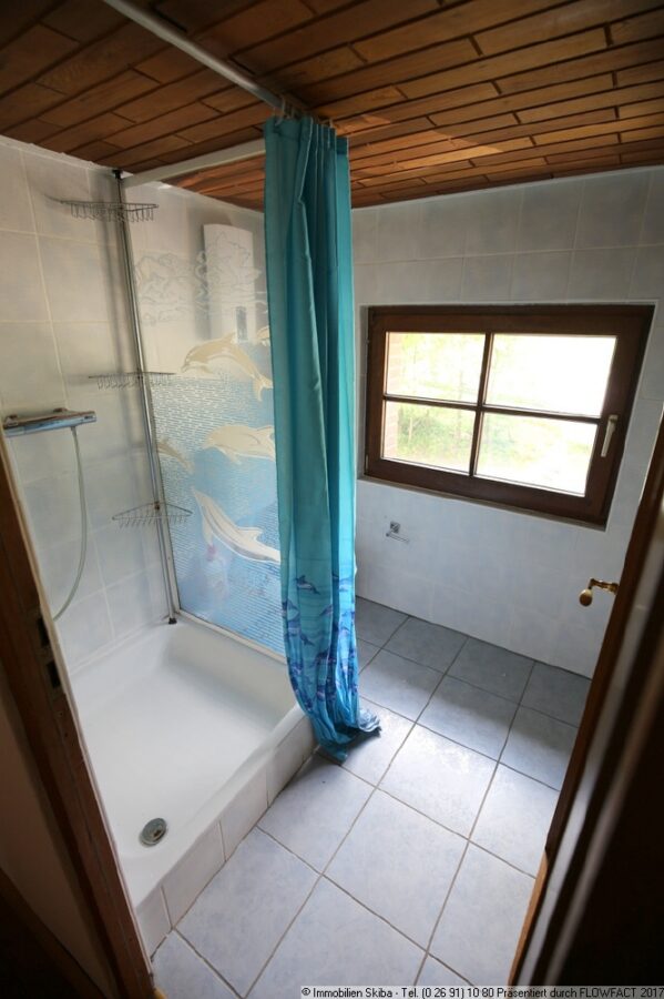 Geräumige 2-Zimmer-Maisonettewohnung im kleinen Eifelort Hohenleimbach - Badezimmer
