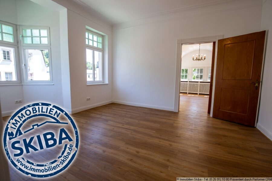 Stilvolle Altbau-Wohnung im Zentrum von Adenau - Wohn- und Esszimmer