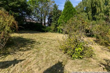 Ortsrandlage: Baugrundstück im ansprechenden Wohngebiet von Pech - Blick nach links